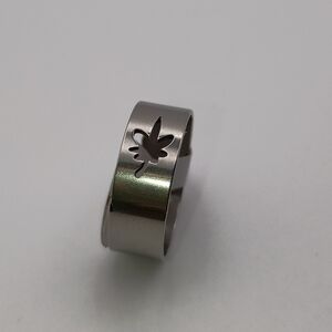 Silver Leaf Design Men's Ring Size 18 U.S Size 9